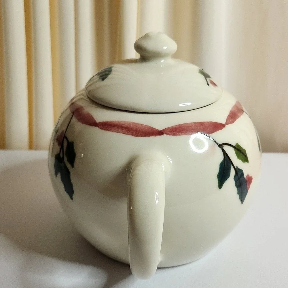 Hartstone Pottery Christmas Garland Teapot